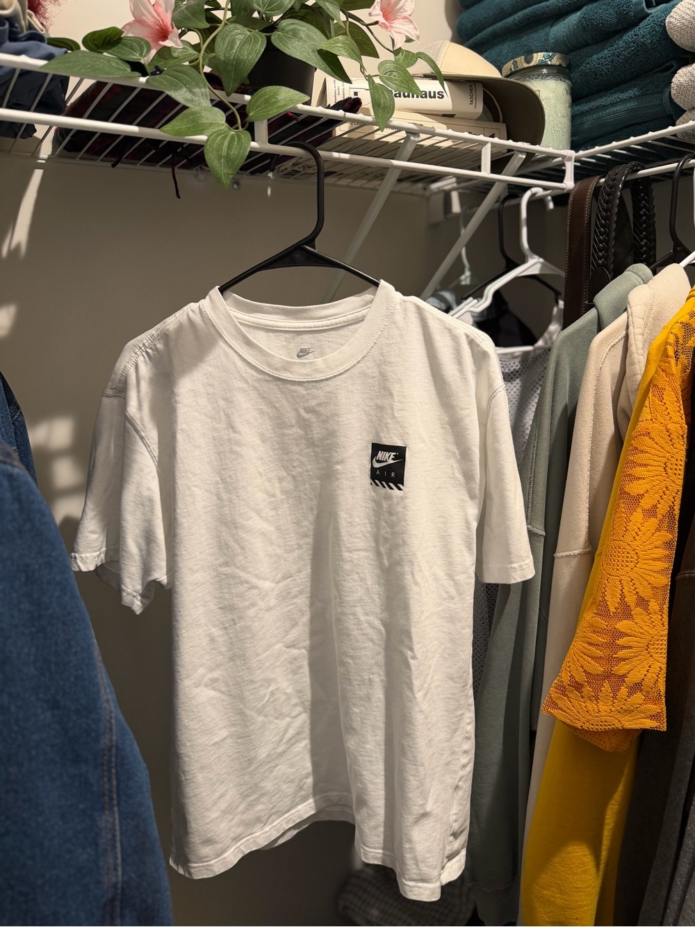 Nike Air Men's White Short-Sleeve Graphic T-Shirt